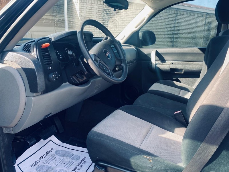 GMC Sierra 1500 Vehicle Full-screen Gallery Image 12