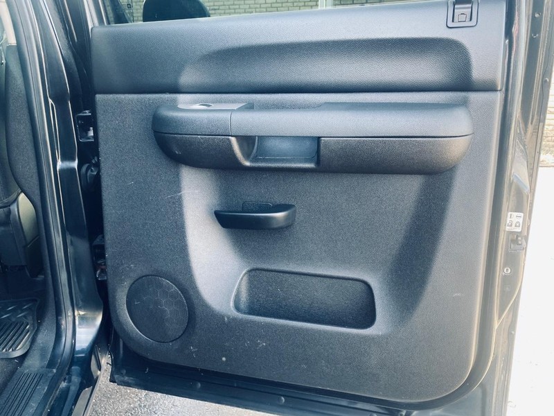 GMC Sierra 1500 Vehicle Full-screen Gallery Image 16