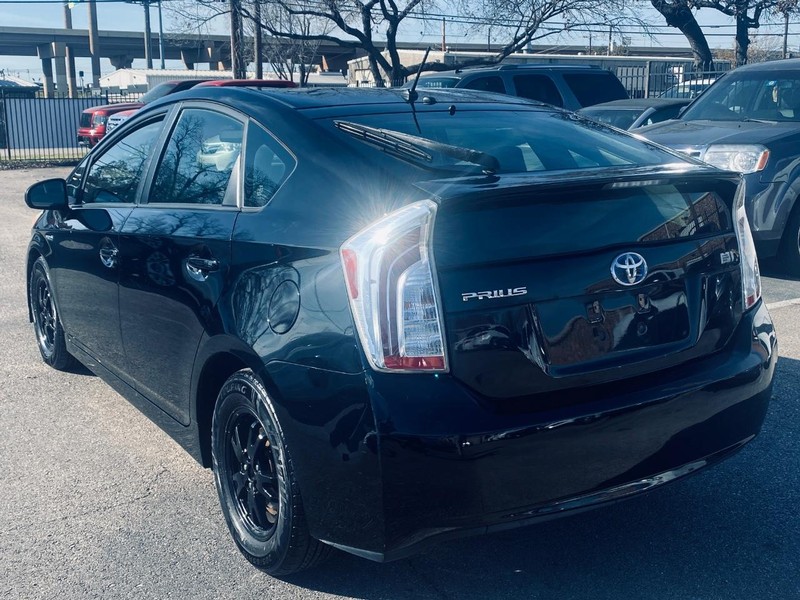Toyota Prius Vehicle Full-screen Gallery Image 03