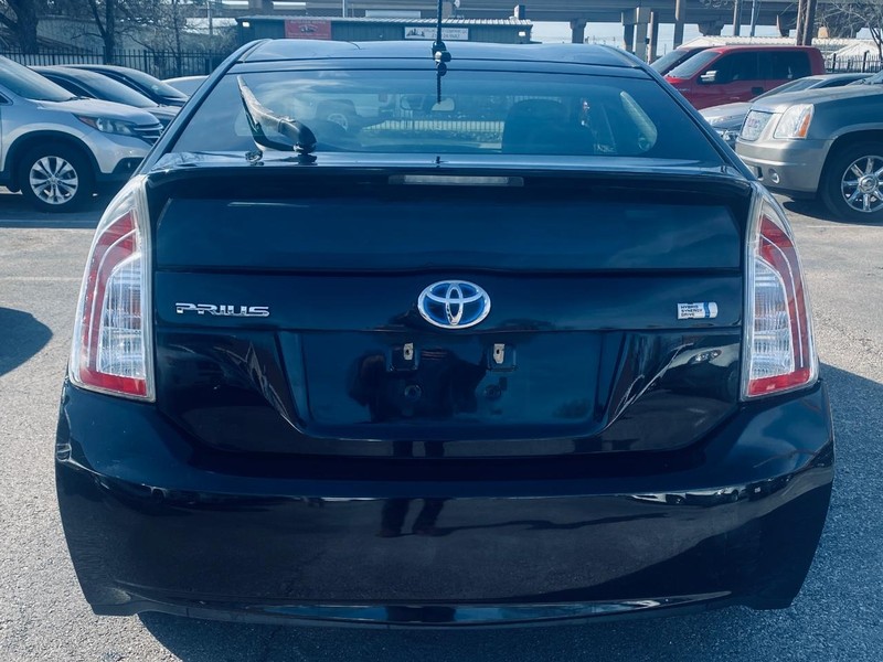 Toyota Prius Vehicle Full-screen Gallery Image 04