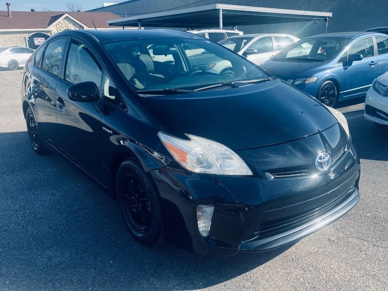Toyota Prius Vehicle Full-screen Gallery Image 08