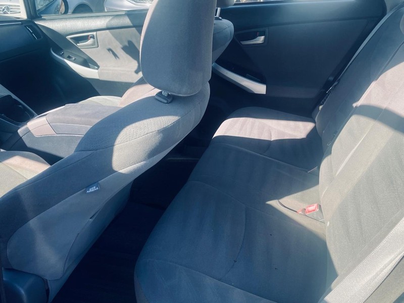 Toyota Prius Vehicle Full-screen Gallery Image 13