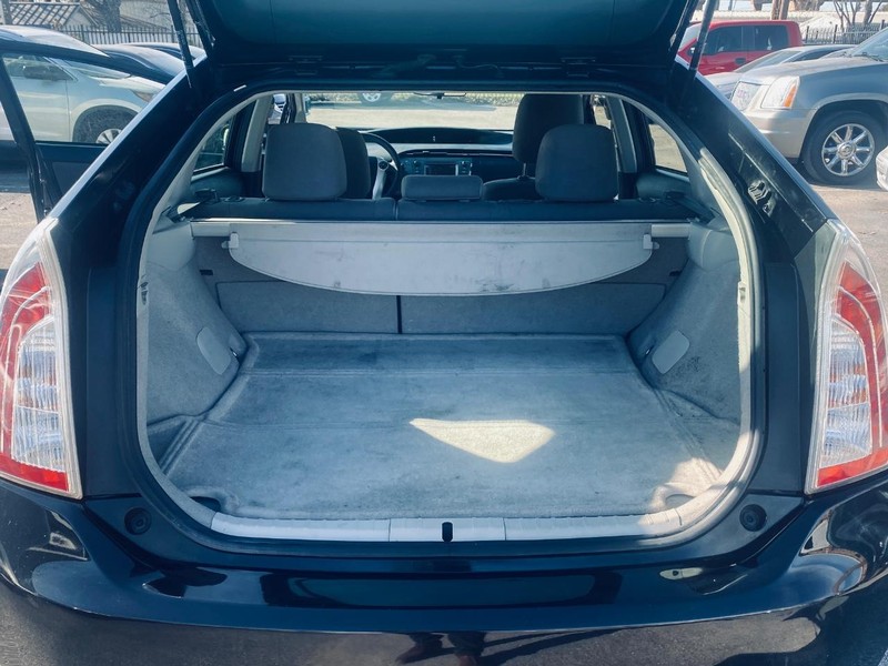 Toyota Prius Vehicle Full-screen Gallery Image 14