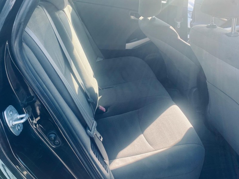 Toyota Prius Vehicle Full-screen Gallery Image 17