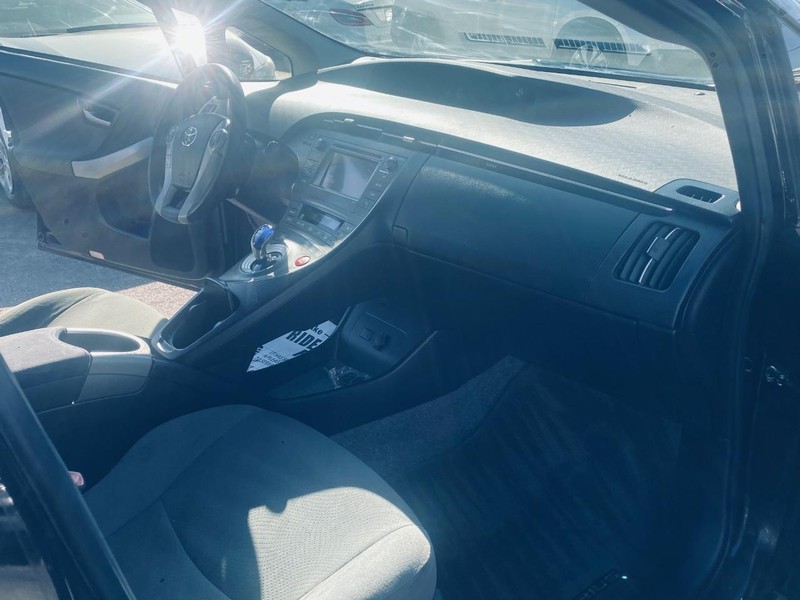Toyota Prius Vehicle Full-screen Gallery Image 19
