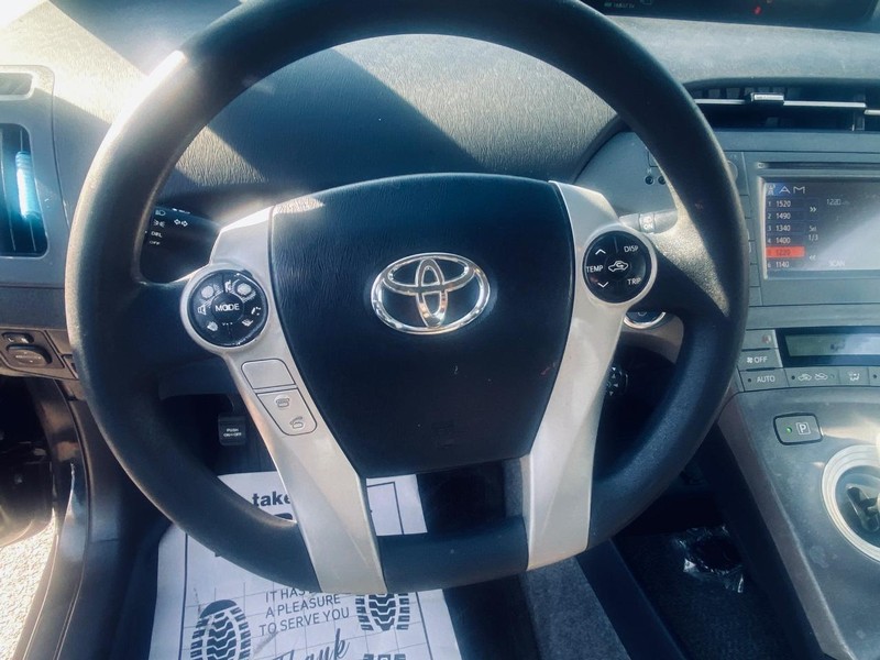 Toyota Prius Vehicle Full-screen Gallery Image 22