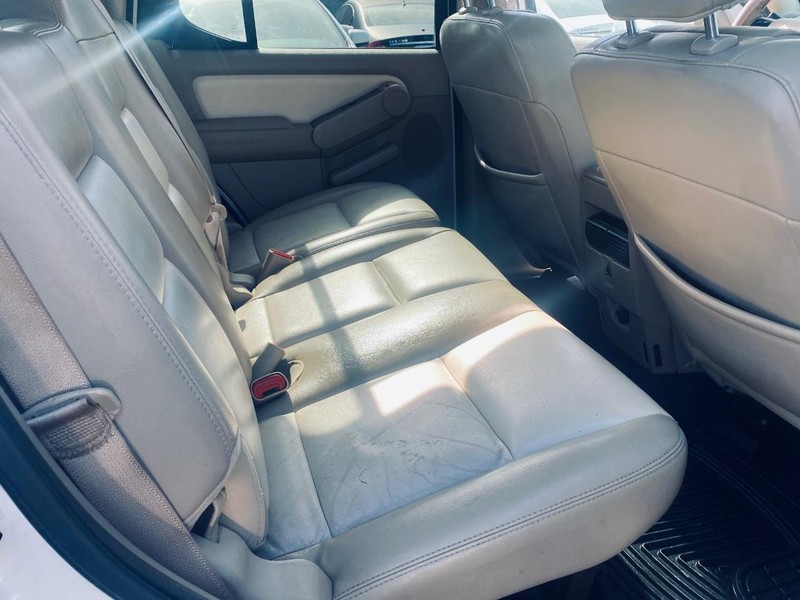 Ford Explorer Sport Trac Vehicle Full-screen Gallery Image 17