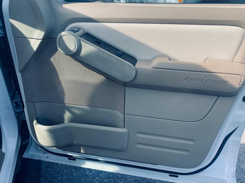 Ford Explorer Sport Trac Vehicle Full-screen Gallery Image 18