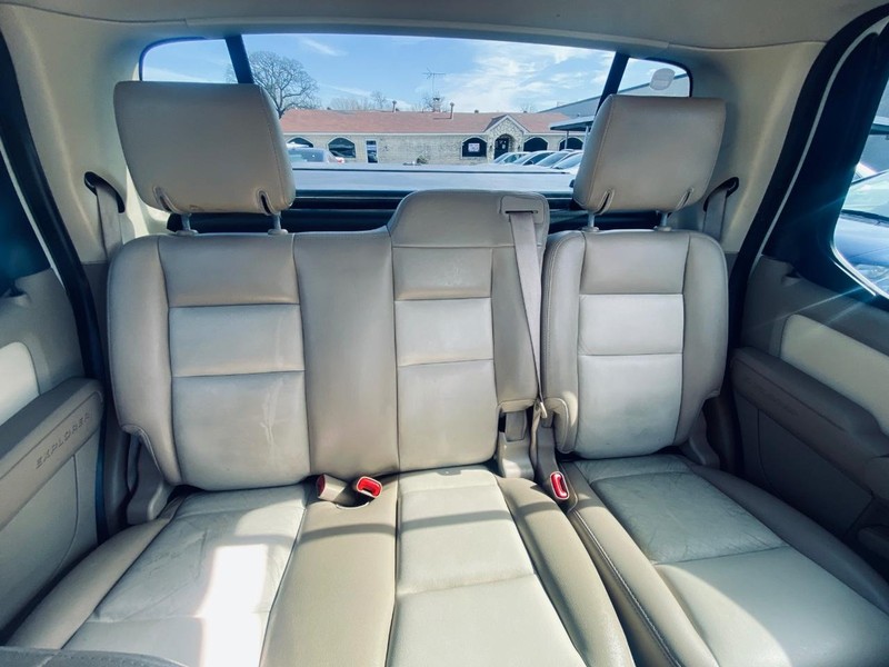 Ford Explorer Sport Trac Vehicle Full-screen Gallery Image 21