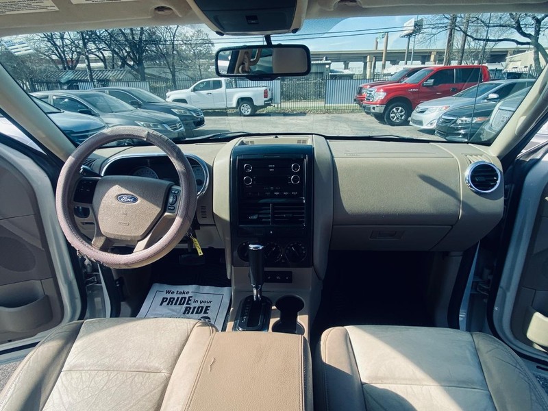 Ford Explorer Sport Trac Vehicle Full-screen Gallery Image 22