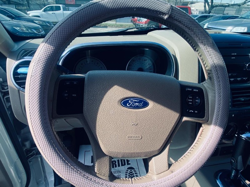 Ford Explorer Sport Trac Vehicle Full-screen Gallery Image 23