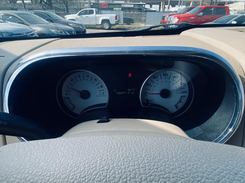 Ford Explorer Sport Trac Vehicle Full-screen Gallery Image 25