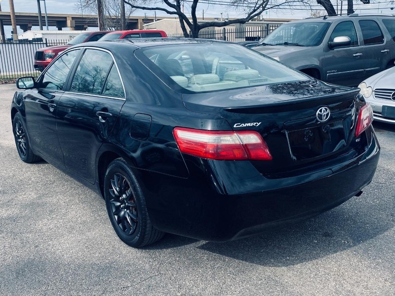 Toyota Camry Vehicle Full-screen Gallery Image 03