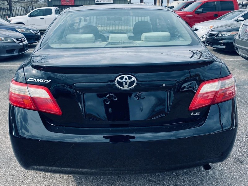 Toyota Camry Vehicle Full-screen Gallery Image 04