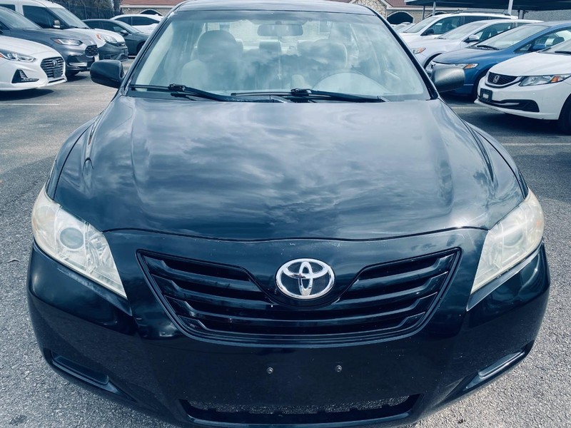 Toyota Camry Vehicle Full-screen Gallery Image 09