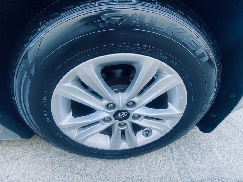 Hyundai Sonata Vehicle Full-screen Gallery Image 25