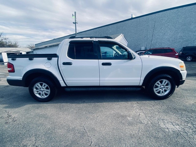 Ford Explorer Sport Trac Vehicle Full-screen Gallery Image 02