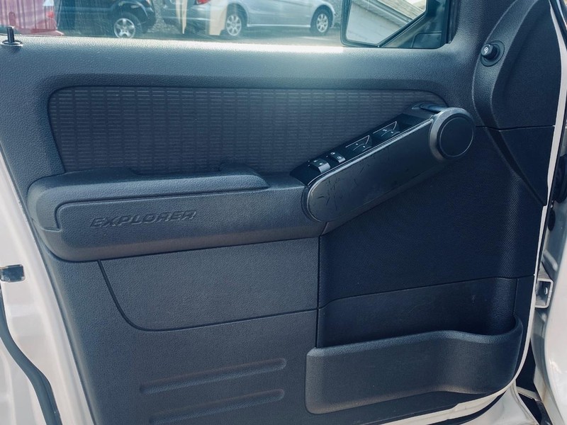 Ford Explorer Sport Trac Vehicle Full-screen Gallery Image 08