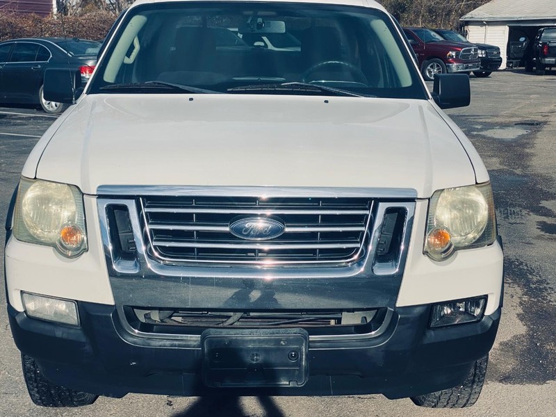 Ford Explorer Sport Trac Vehicle Full-screen Gallery Image 09