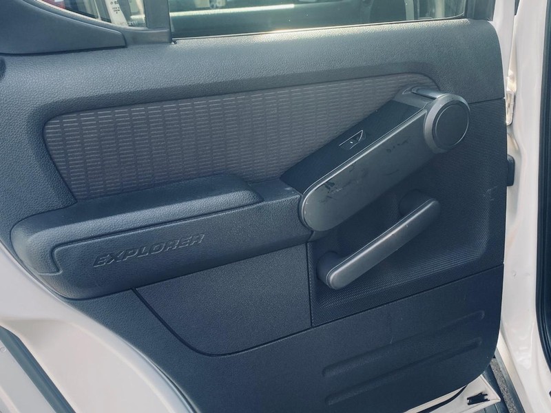 Ford Explorer Sport Trac Vehicle Full-screen Gallery Image 13