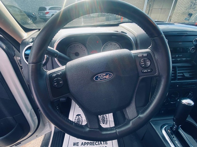 Ford Explorer Sport Trac Vehicle Full-screen Gallery Image 19