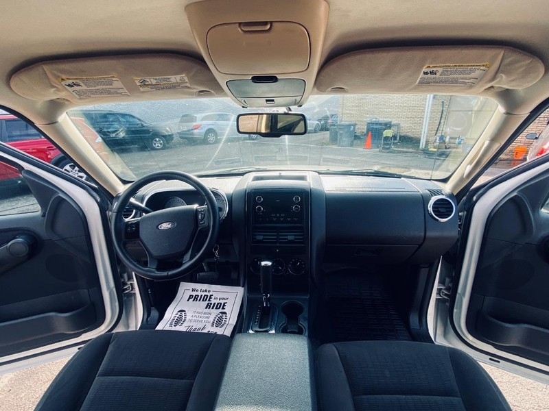 Ford Explorer Sport Trac Vehicle Full-screen Gallery Image 21