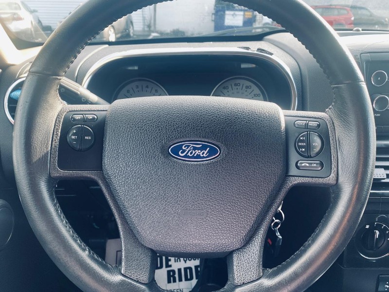 Ford Explorer Sport Trac Vehicle Full-screen Gallery Image 28