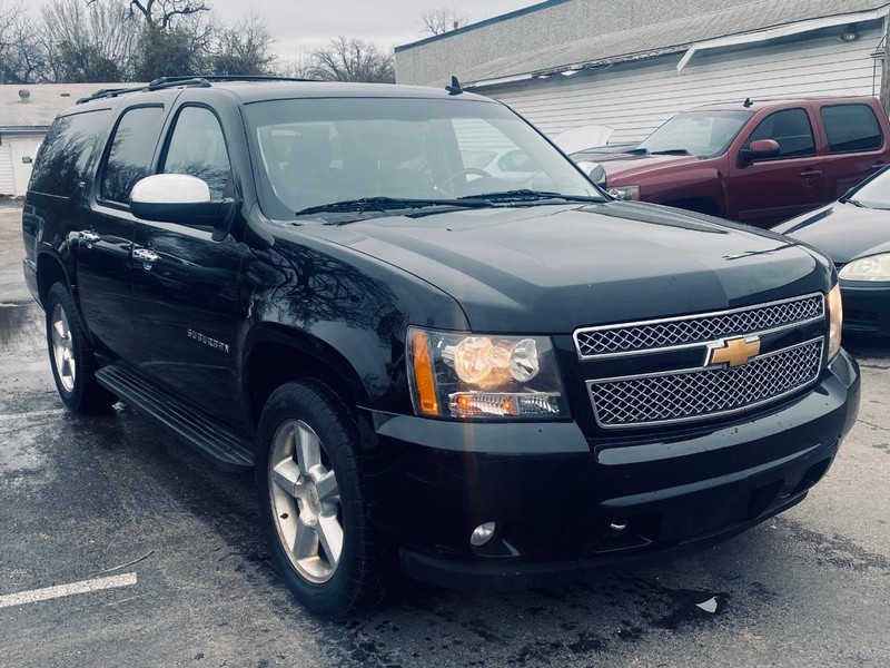 Chevrolet Suburban Vehicle Full-screen Gallery Image 08