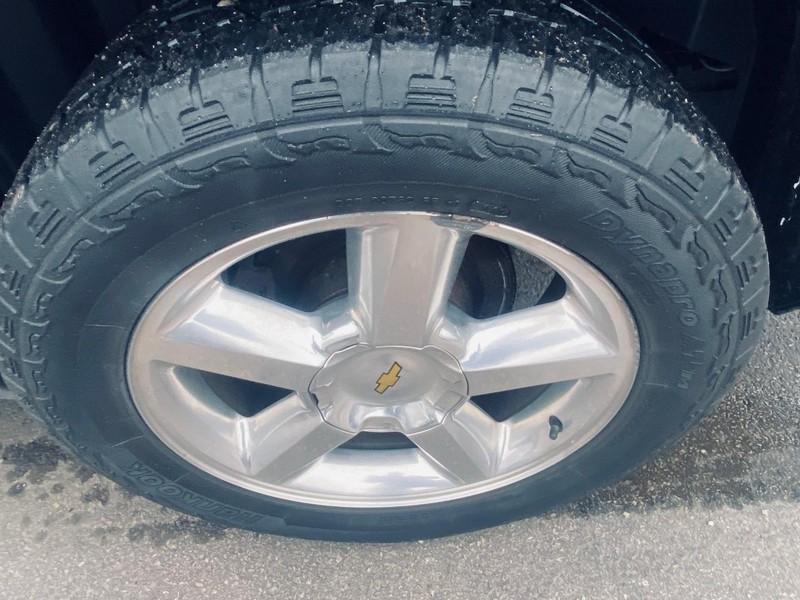 Chevrolet Suburban Vehicle Full-screen Gallery Image 29