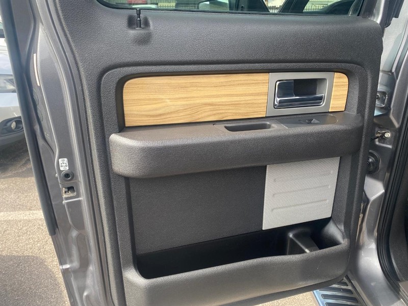 Ford F-150 Vehicle Full-screen Gallery Image 12