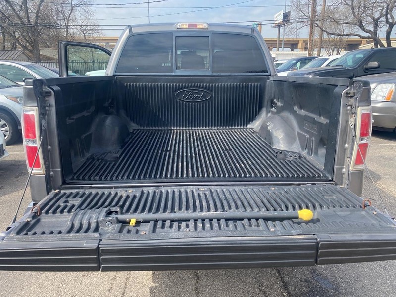 Ford F-150 Vehicle Full-screen Gallery Image 17