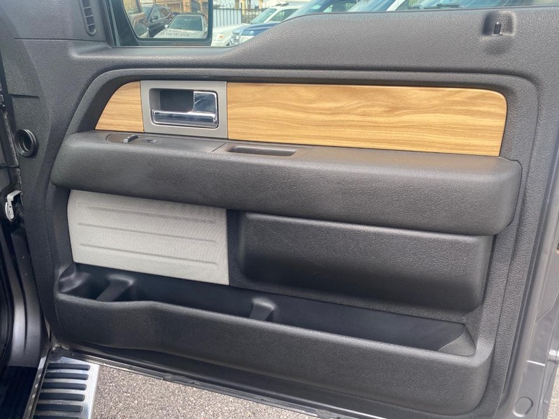 Ford F-150 Vehicle Full-screen Gallery Image 21
