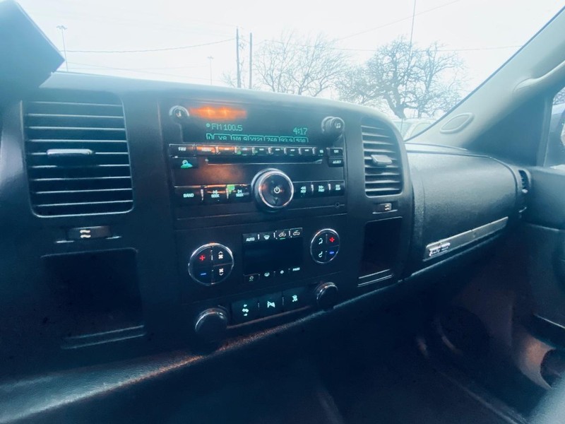 Chevrolet Silverado 1500 Vehicle Full-screen Gallery Image 25