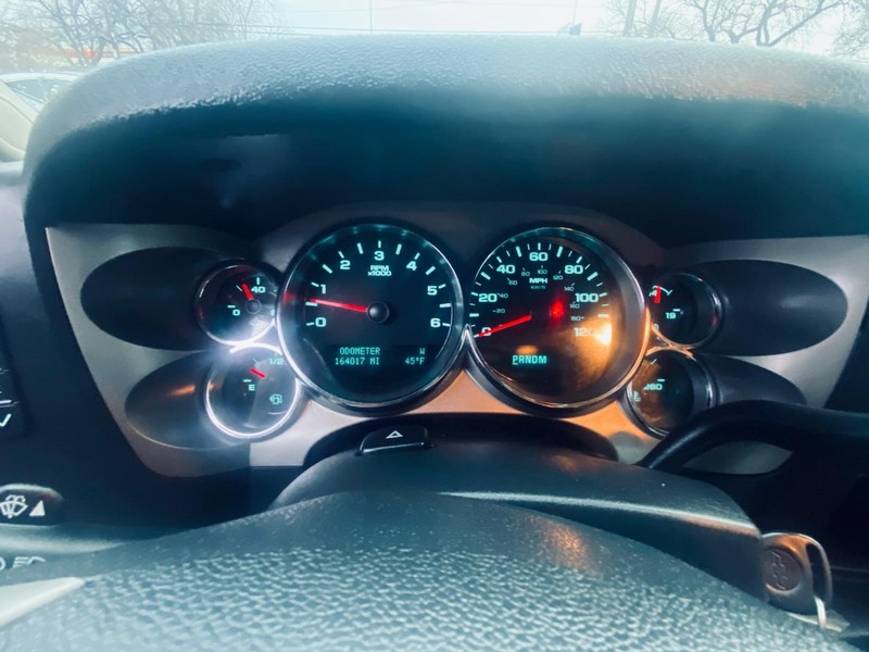 Chevrolet Silverado 1500 Vehicle Full-screen Gallery Image 26