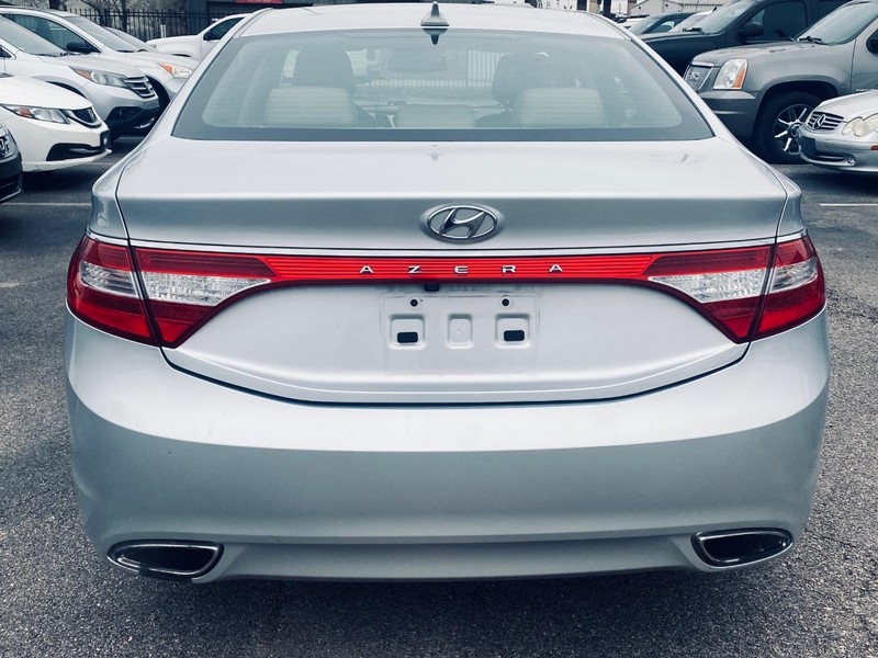 Hyundai Azera Vehicle Full-screen Gallery Image 04