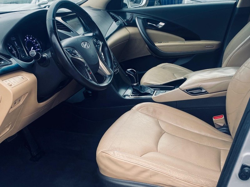 Hyundai Azera Vehicle Full-screen Gallery Image 09