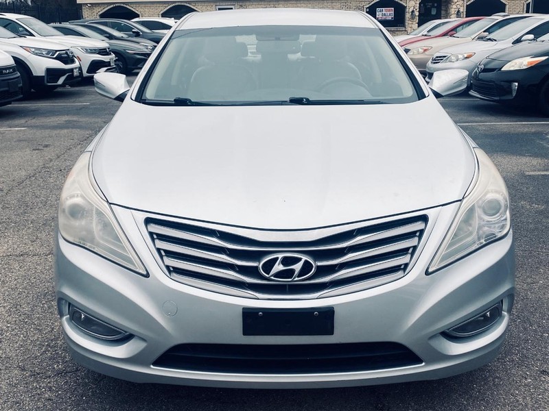 Hyundai Azera Vehicle Full-screen Gallery Image 12