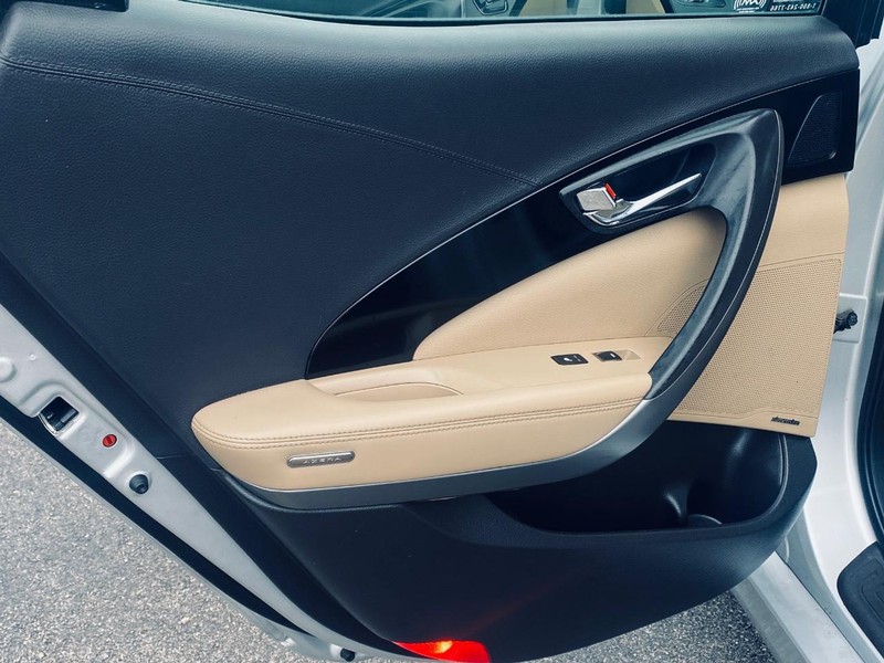 Hyundai Azera Vehicle Full-screen Gallery Image 13