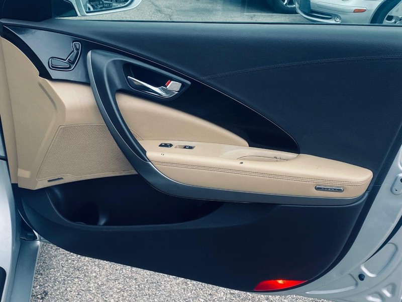 Hyundai Azera Vehicle Full-screen Gallery Image 16