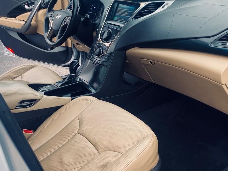 Hyundai Azera Vehicle Full-screen Gallery Image 19