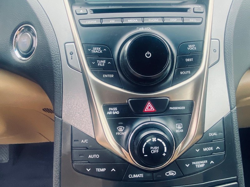 Hyundai Azera Vehicle Full-screen Gallery Image 23