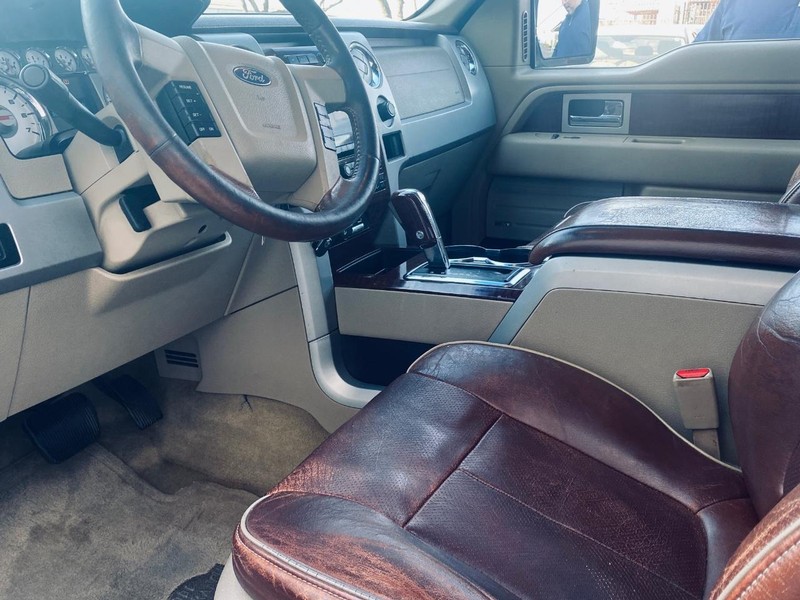 Ford F-150 Vehicle Full-screen Gallery Image 13