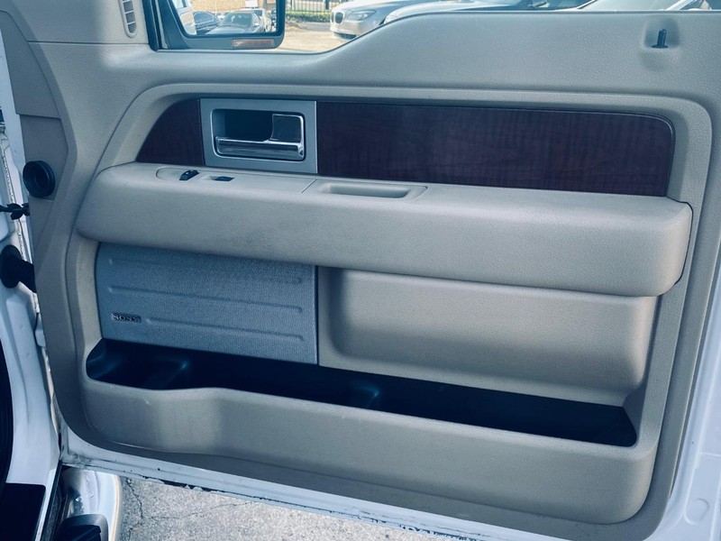 Ford F-150 Vehicle Full-screen Gallery Image 21