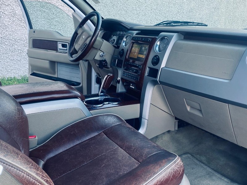 Ford F-150 Vehicle Full-screen Gallery Image 24