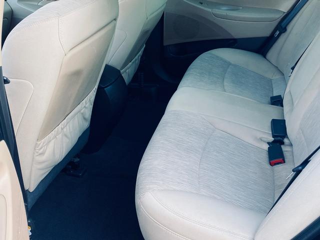Hyundai Sonata Vehicle Full-screen Gallery Image 14