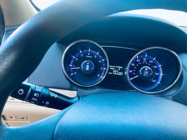 Hyundai Sonata Vehicle Full-screen Gallery Image 26