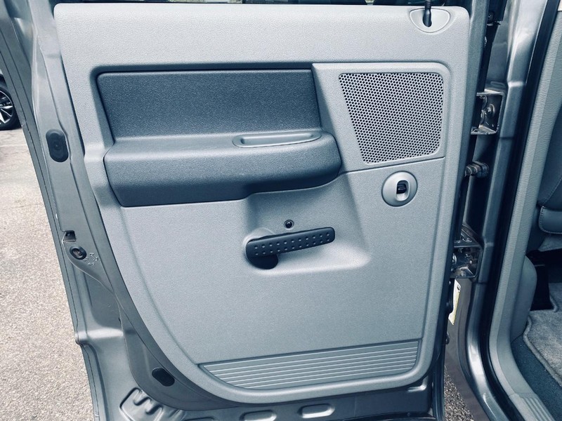 Dodge Ram 1500 Vehicle Full-screen Gallery Image 13
