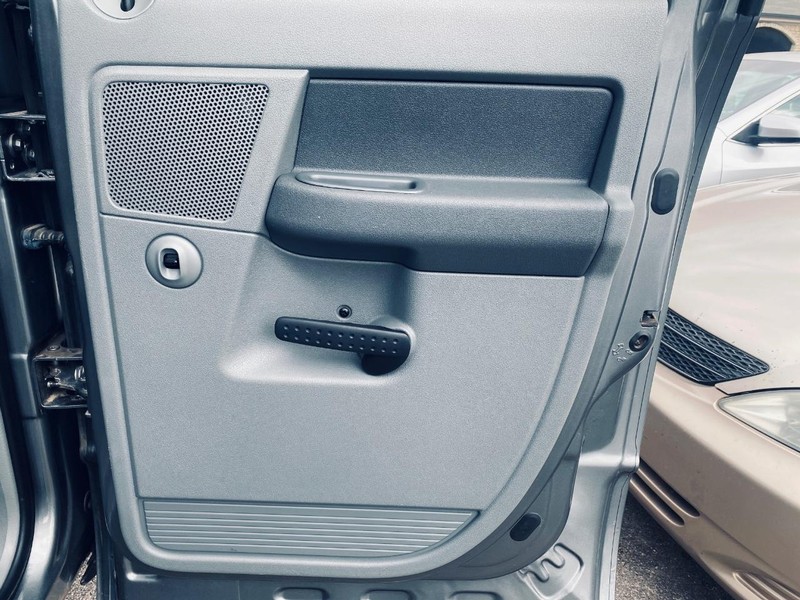 Dodge Ram 1500 Vehicle Full-screen Gallery Image 17