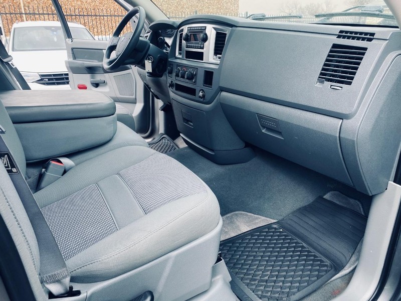 Dodge Ram 1500 Vehicle Full-screen Gallery Image 21