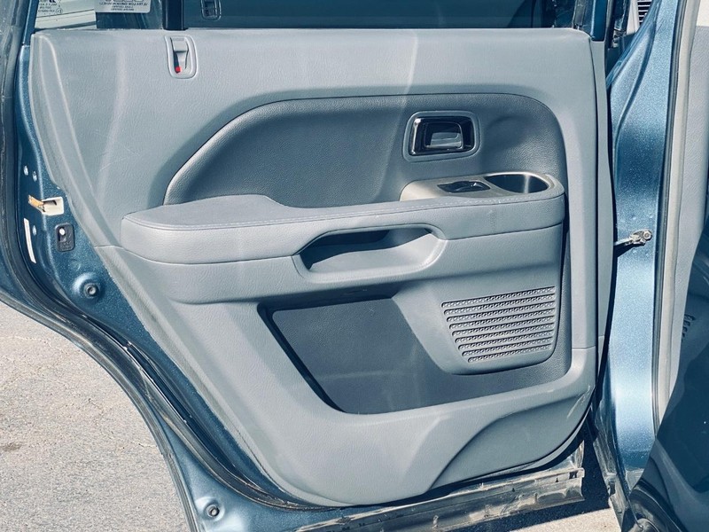 Honda Pilot Vehicle Full-screen Gallery Image 16